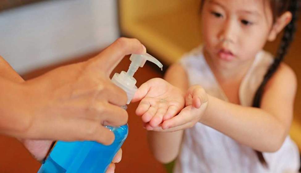 کودکان در خطر مسمومیت با مواد ضد عفونی کننده دست